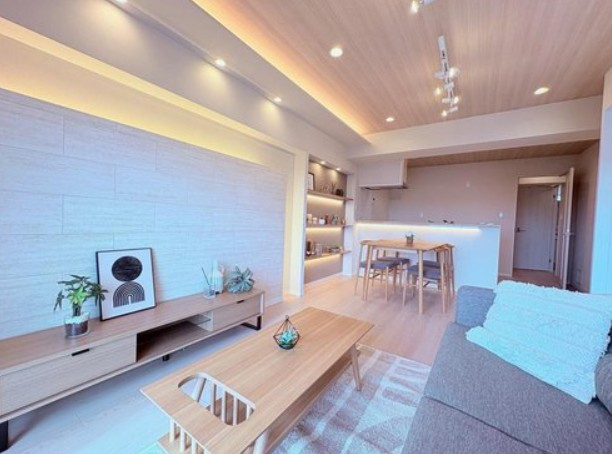 【居間・リビング】 | 志村坂上見次公園マンション | リビングにはちょっとしたカウンターがありインテリアを置いたり使い勝手が良さそう。