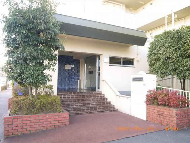 【エントランス】 | 志村坂上見次公園マンション | 清廉とされたエントランスになっています。