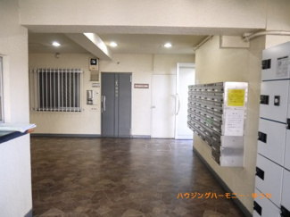 【その他共用部分】 | 清潔感と歓迎感があるエントランスホールとなります。