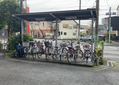 【駐輪場】 | グリーンパーク西八王子 | マンションの駐輪場は、事前に空きがあるか確認を取ると安心です。せっかく入居したのに駐輪スペースがない！なんてことになったら大変ですよね。そこで、内見時や購入前にはまず事前に確認しておくと良いでしょう。