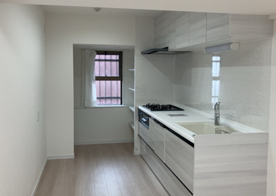 【キッチン】 | グリーンパーク西八王子 | L型アイランドタイプは、キッチンからダイニングにもリビングにも目が行き届くので、とても使いやすい配置です。L字型独立タイプは、キッチンを独立させてるためLDKというよりもLDといった様なイメージです。