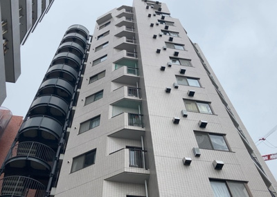 【外観】 | グリーンパーク西八王子 | ＲＣ造、Reinforced Concreteは直訳すると補強されたコンクリートです。主に柱や梁・床・壁が鉄筋とコンクリートで構成おり、鉄筋を組んだ型枠にコンクリートを流し込んで固めたものを指します。