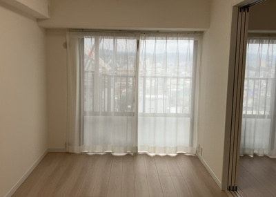 【居間・リビング】 | グリーンパーク西八王子 | リビングの間取りの種類は大きくわけてリビングとダイニングが別になっているタイプ、リビングダイニング一体型です。どちらも一長一短ですので、家を選ぶ時はその両面をチェックして決めるようにしましょう。