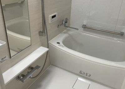 【浴室】 | グリーンパーク西八王子 | 入浴時の快適さも大事なことですが、綺麗な状態を維持できなければ気持ちよく入浴できません。毎日の掃除が楽という点は大事なポイントになります！カビが生えにくく掃除がしやすい、壁や浴槽を選ぶといいでしょう。