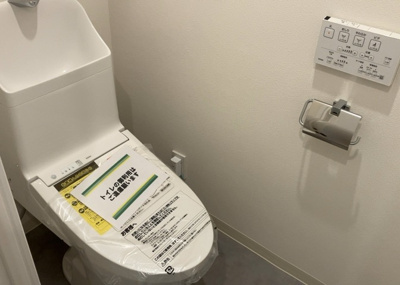 【トイレ】 | グリーンパーク西八王子 | トイレは大きさや形、機能、抗菌性などが異なる多種多彩なタイプが各メーカーから出ています。それぞれに良さがあるため、事前にどういったタイプのトイレがいいのかをご家庭内で決めて、内見に行くといいでしょう。