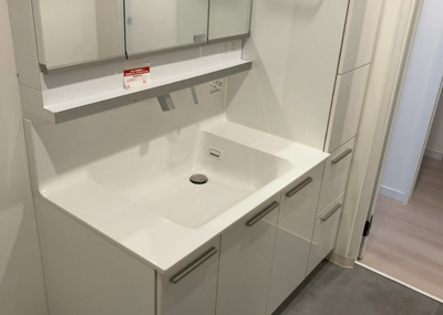 【独立洗面台】 | グリーンパーク西八王子 | 洗面化粧台では顔を洗ったり、身だしなみを整えることが本来の使い方ですが、用途によっては洗面化粧台に求められる機能が違ってくるため、ご自身や家族のライフスタイルに合ったものを選ぶことをおすすめ致します。