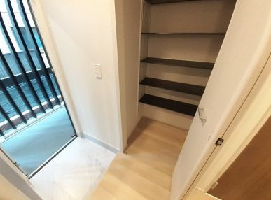 エクセレンス　ジーニアスの玄関