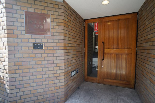 めんしん池之端のエントランス|落ち着いたエントランスです