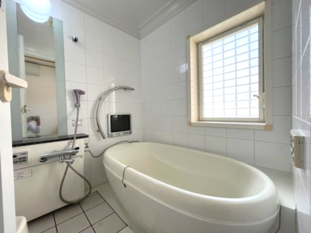 熊取町七山東　中古戸建の浴室|一日の疲れを癒してくれる場所なので、快適に過ごして頂く為にゆったりサイズのバスタブです◎