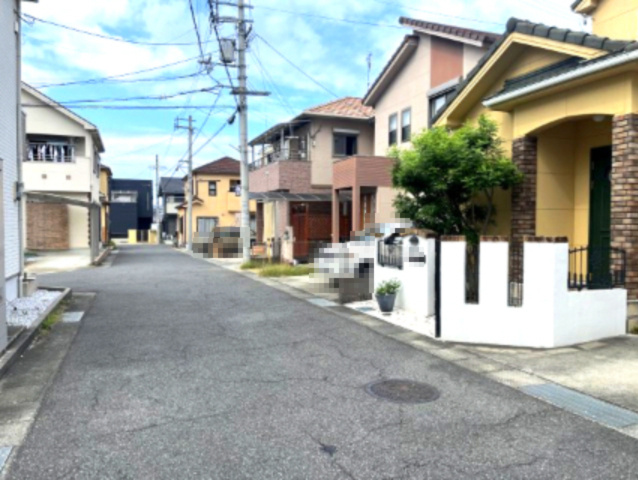 熊取町七山東　中古戸建の前面道路含む現地写真|交通量が少なく安心です◎
駐車も通行もラクラクです！