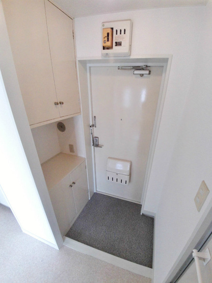 メゾン溝沼の玄関