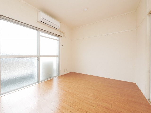 タカイレジデンスの洋室