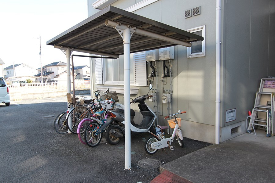 メゾン桐ヶ窪Cの外観|駐輪場