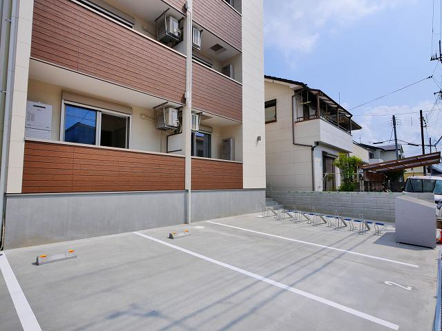 ジーメゾン郡山リアンの駐車場