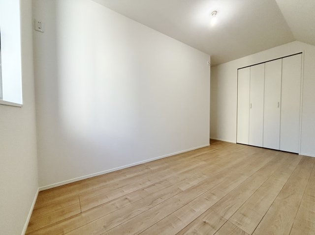 板橋区桜川2丁目 限定1棟の洋室|3階6帖洋室は壁面ワイドな収納が魅力的です