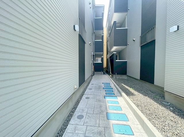 F asecia castorのエントランス