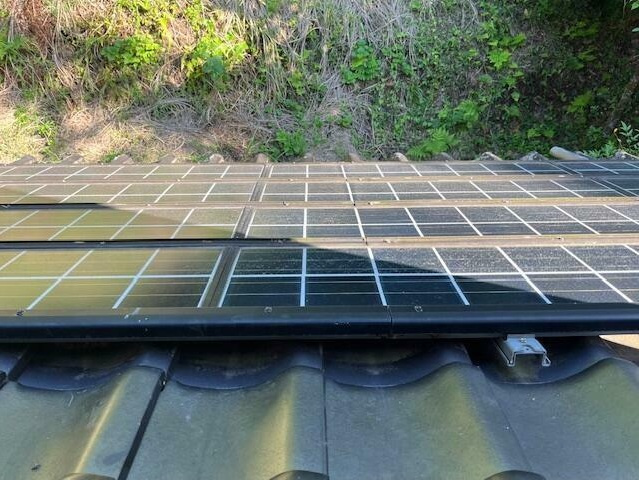 買物利便の良い伊東市吉田3LDKの設備|屋根にはソーラーパネル付き