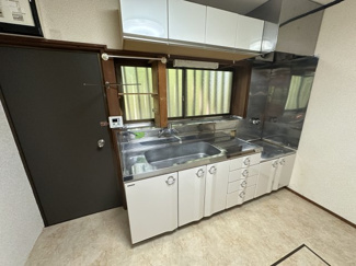 【キッチン】 | 【北杜市大泉町西井出】コンビニや飲食店が近くにある山小屋