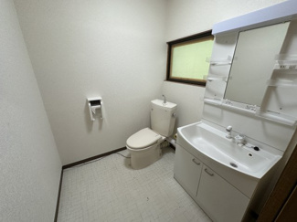 【トイレ】 | 【北杜市大泉町西井出】コンビニや飲食店が近くにある山小屋 | 2階のトイレ