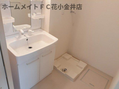 【洗面所】 | カーサ・プリマベーラ | 広い洗面スペース