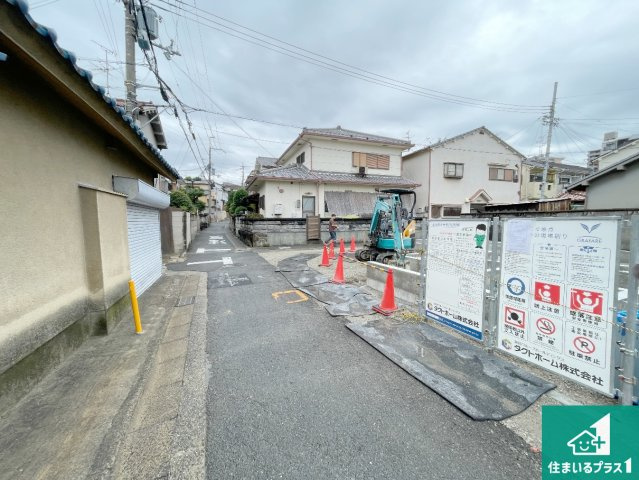 藤井寺市林　新築一戸建ての前面道路含む現地写真|周辺は落ち着いた街並みの住宅地！子育てがしやすい住環境です！まだ未完成ですが、現地でしかわからない事もございます。是非一度ご覧ください。