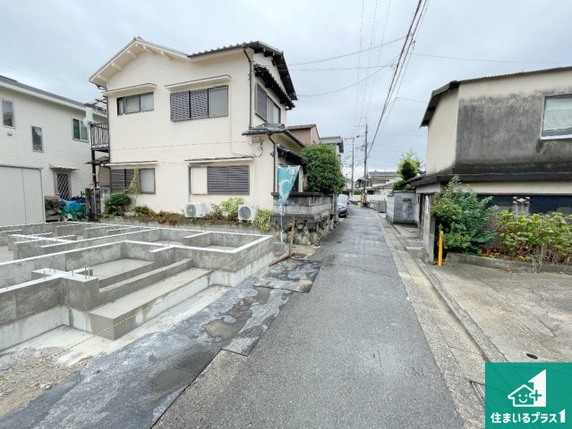 藤井寺市林　新築一戸建ての前面道路含む現地写真|周辺は落ち着いた街並みの住宅地！子育てがしやすい住環境です！まだ未完成ですが、現地でしかわからない事もございます。是非一度ご覧ください。