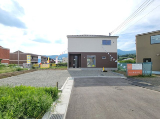 【外観】 | 周囲と調和しつつも個性が光るシンプルモダンな外観　