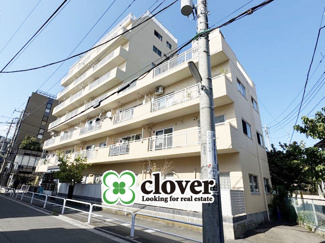 【外観】 | 手入れの行き届いた外壁やエントランスなど、「見ればわかる」レベルで清潔感を保ったマンションです。築年数を感じさせない姿で皆様をお出迎えします。～即日のご見学可能～　お問合せはお気軽にどうぞ。