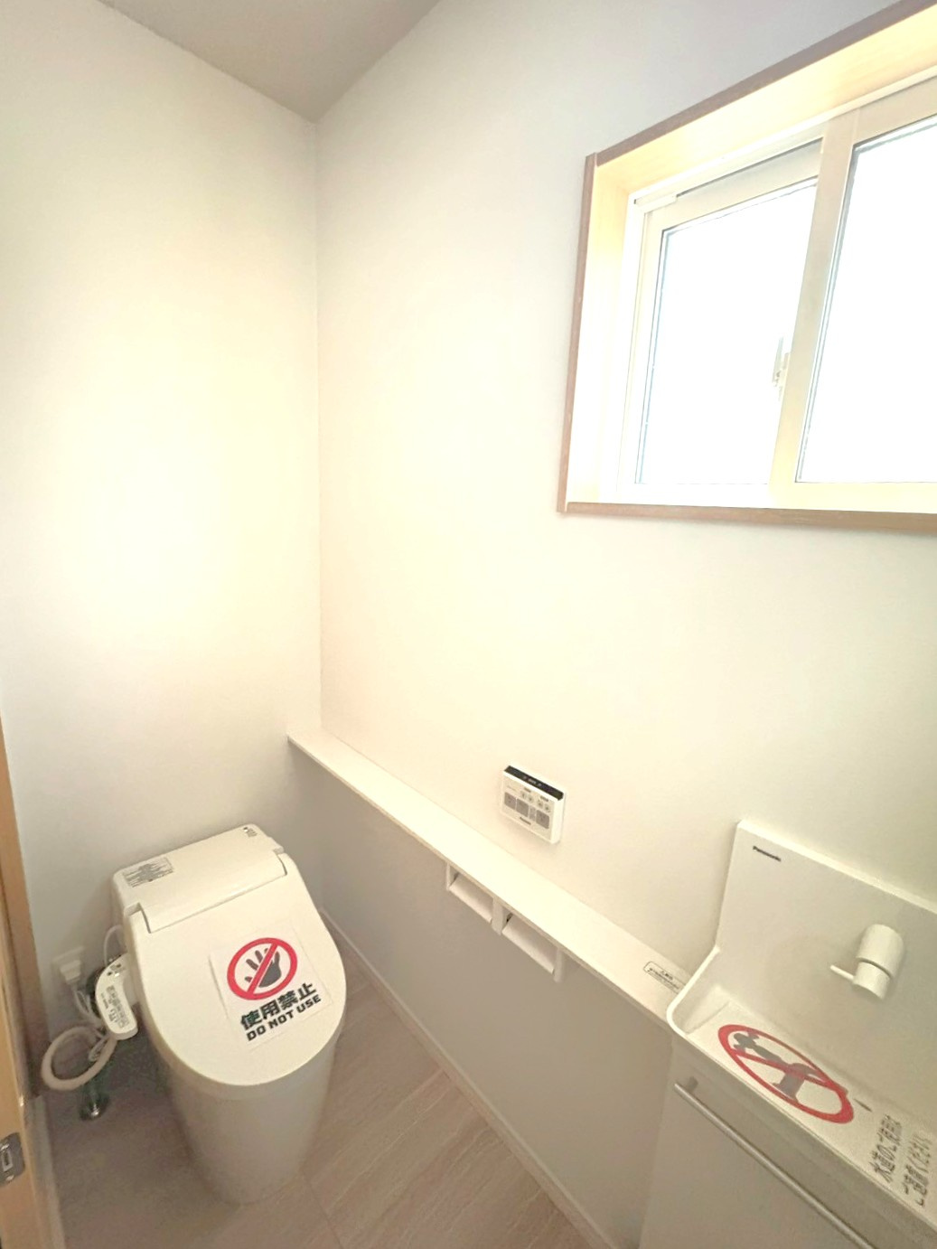 ２０２３年４月完成の築後未入居物件◆小屋裏収納付き３ＬＤＫ◆伏見区羽束師古川町のトイレ|トイレ
