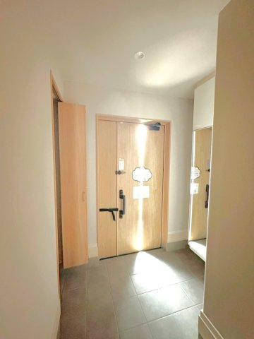 ２０２３年４月完成の築後未入居物件◆小屋裏収納付き３ＬＤＫ◆伏見区羽束師古川町の玄関|玄関