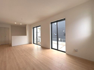 【キッチン】 | 【Heartfull Town】小平市小川町１丁目 | 食洗機付きの対面キッチンは、家事の時短が叶ううえ、忙しい毎日に嬉しい機能的な空間です♪リビングを見渡せて家族との会話も楽しめます。