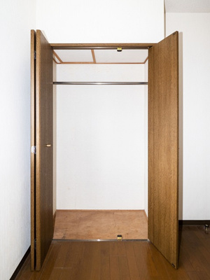 【収納】 | プラザハイツ二ツ屋E | 4帖洋室クローゼット