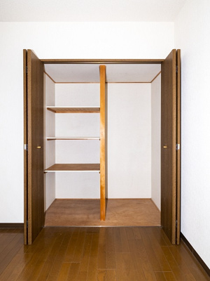 【収納】 | プラザハイツ二ツ屋E | 6.5帖洋室収納