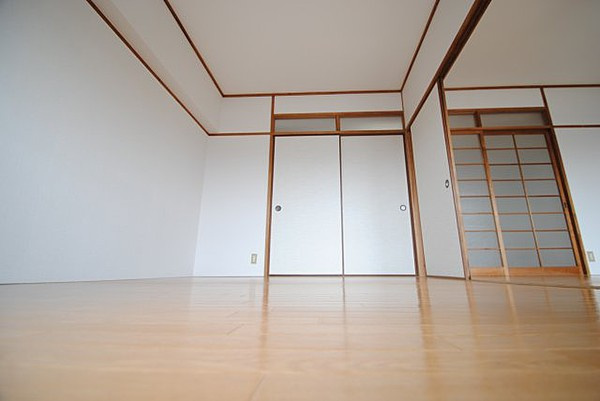 山本ビル【キャッシュバック対象物件】の寝室|きれいな洋室です