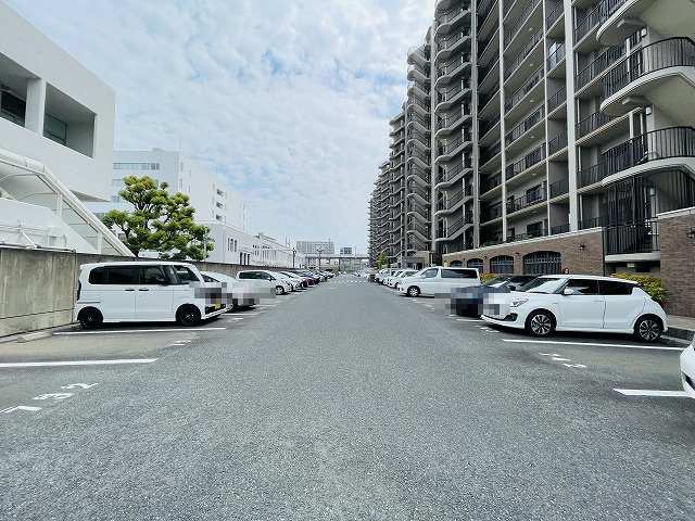 【駐車場】 | パロスリバーコート博多弐番館 | 駐車場最新情報をお問い合わせください。来客時にも便利なパーキングが敷地内に備わっています。