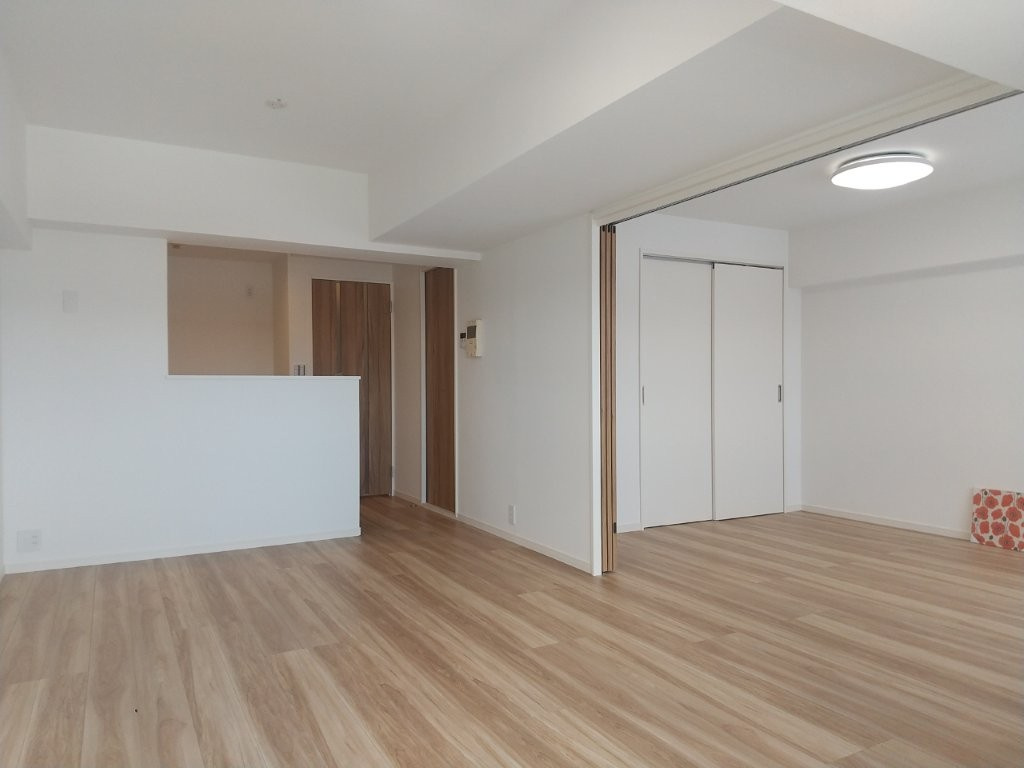 ネオマイム生麦（生麦3丁目）の居間・リビング|ゆったりとしたリビングです