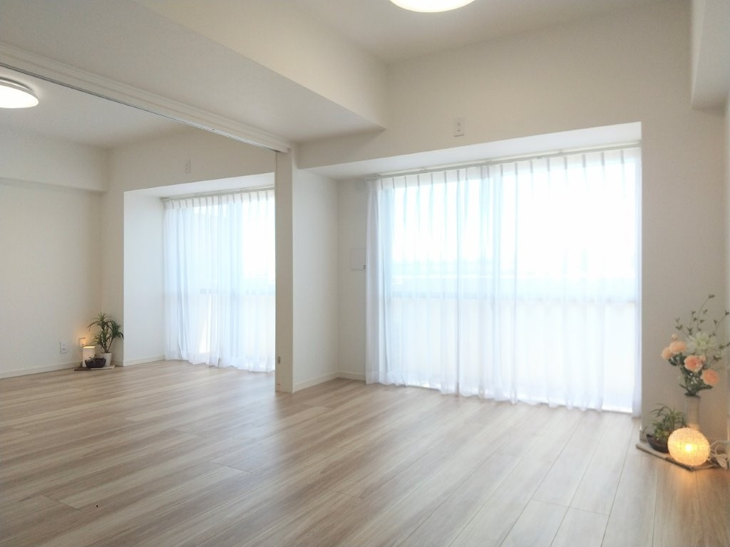 ネオマイム生麦（生麦3丁目）の居間・リビング|使いやすいリビングです