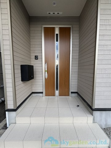 大磯町国府本郷第20　新築戸建　全2棟1号棟の玄関