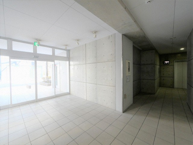 アクエルド新町のロビー