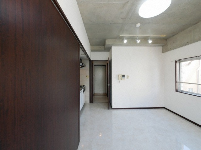 アクエルド新町の居間・リビング