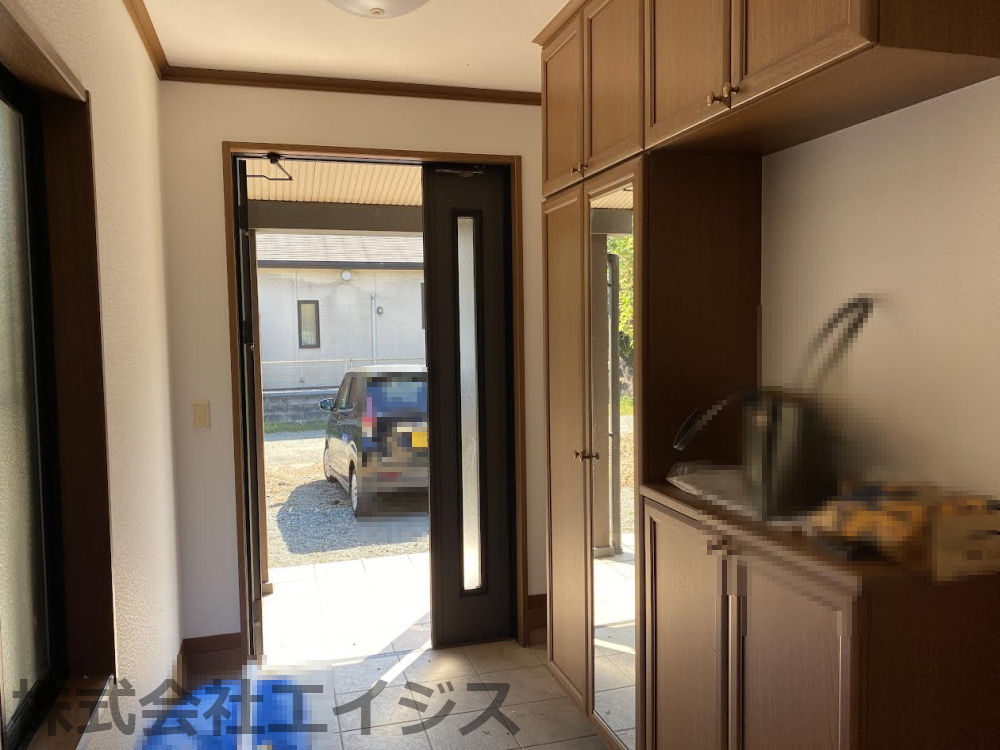 八代市妙見町中古戸建の玄関