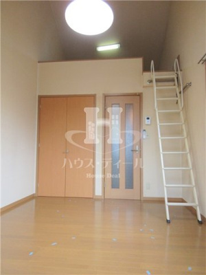 【居間・リビング】 | ハイツAI＆K’S | ゆったり過ごせる居間です