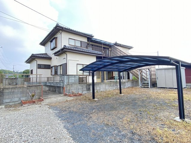 【外観】 | 常総市孫兵ヱ新田　中古戸建 | 敷地広々152坪！！広ーいお庭で家庭菜園なども実現できちゃいますね(*^^)v