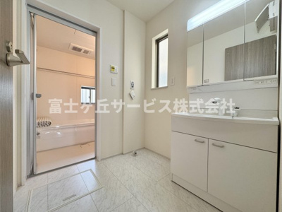 【脱衣所】 | 藤枝市天王町2丁目 6期 新築一戸建て | 脱衣場です