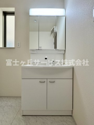 【独立洗面台】 | 藤枝市天王町2丁目 6期 新築一戸建て | 朝の身支度に便利な独立洗面台です