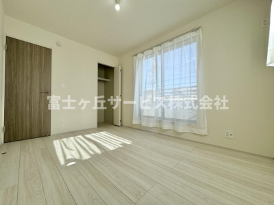 【子供部屋】 | 藤枝市天王町2丁目 6期 新築一戸建て | 子供部屋としても使える洋室です