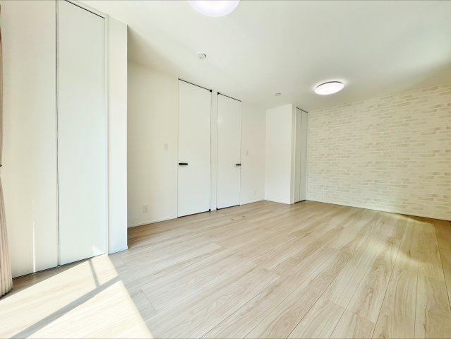 杉並区善福寺4丁目 限定1棟の洋室|1階10.36帖洋室は2Door1Room！
将来3LDKにも変更可能なフレキシブル設計です
広々とした空間でお使いいただいても良いですし、壁を設置して2部屋に変更してお使いいただく事も可能です