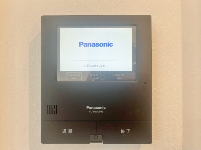 杉並区善福寺4丁目 限定1棟のセキュリティ|インターホンの映像で来訪者の声と顔を確認後鍵を解錠することができるTVモニター付きインターホン完備
