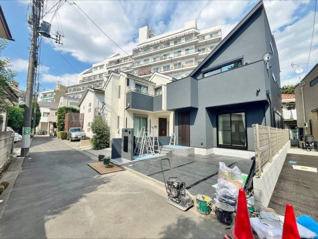 杉並区善福寺4丁目 限定1棟の前面道路含む現地写真|西側約4.0ｍ公道に面した整形地
間口も広々6.2ｍで開放的♪♪
陽当り・風通し良好です