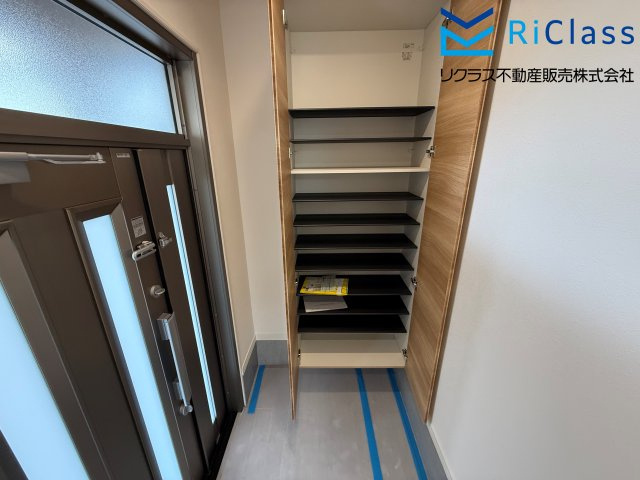 中古戸建　神戸市長田区片山町１丁目10の玄関|シューズボックスもある玄関です